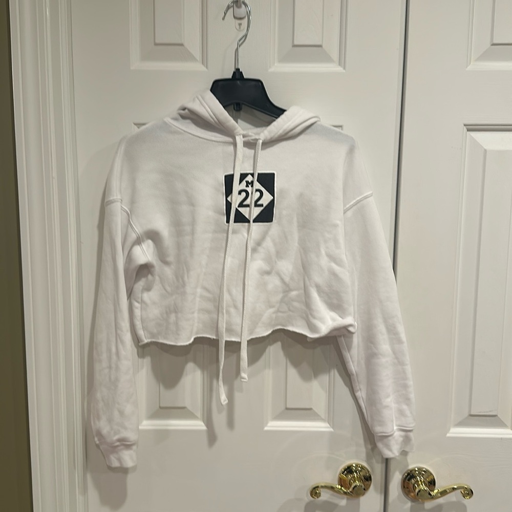 Women’s M22 white crop sweatshirt size small